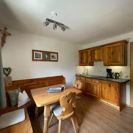 דירה Koessler, Appartementhaus באד הופגסטין